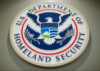 Υπουργείο Εσωτερικής Ασφάλειας: Με ανιχνευτές ψεύδους αναζητά η κυβέρνηση να βρει ποιοι εργαζόμενοι κάνουν διαρροές