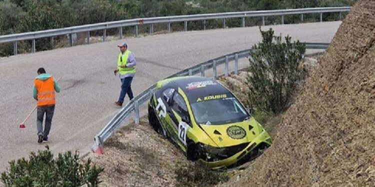 Ανάβαση Αγρινίου: Ατύχημα με αγωνιστικό – Έπεσε πάνω στα προστατευτικά