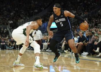 NBA: Οι Μπακς έχασαν παρά τους 37 πόντους του Αντετοκούνμπο