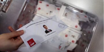 Τουρκία: Έκλεισαν οι εσωκομματικές κάλπες στο CHP