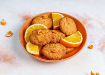 Πανεύκολη συνταγή για νηστίσιμα μπισκότα με πορτοκάλι
