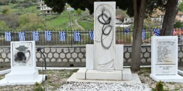 Άγνωστοι βανδάλισαν το Μνημείο Ηρώων στον Δομοκό