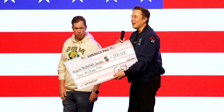 Μασκ: Προσέφερε από 1 εκατ. δολάρια σε δύο ψηφοφόρους στο Ουισκόνσιν