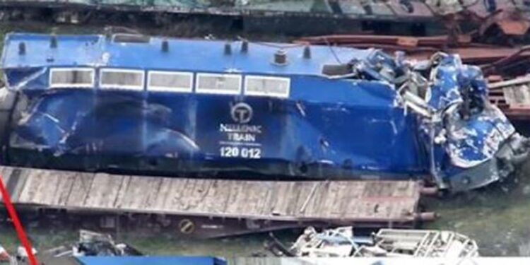 Τέμπη: Εντοπίστηκαν τμήματα της καμπίνας της εμπορικής αμαξοστοιχίας