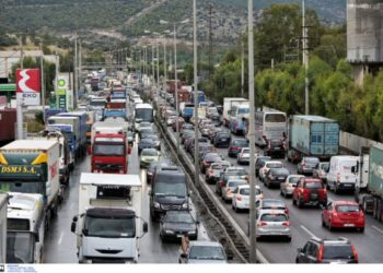 Διακοπή κυκλοφορίας στην εθνική οδό Αθηνών-Κορίνθου λόγω ανατροπής φορτηγού