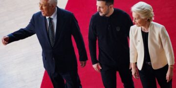 Ενθαρρυντική η τηλεφωνική επικοινωνία Τραμπ-Ζελένσκι