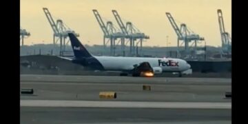 Αναγκαστική προσγείωση εμπορευματικού αεροσκάφους της FedEx λόγω φωτιάς στον κινητήρα
