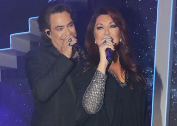 Έβαλε τον Διονύση Σχοινά να μιλήσει κινέζικα και το αποτέλεσμα ήταν ξεκαρδιστικό