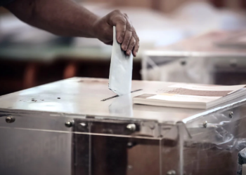 Δημοσκόπηση PULSE: Πρώτη η ΝΔ, στη δεύτερη θέση ΠΑΣΟΚ και Πλεύση Ελευθερίας