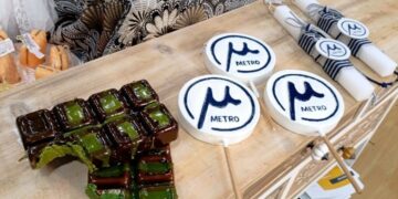 Λαμπάδες «Μετρό της Θεσσαλονίκης» και «σοκολάτα Ντουμπάι»