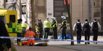 Φορτηγάκι έπεσε πάνω σε πεζούς – Νεκρή μία 20χρονη