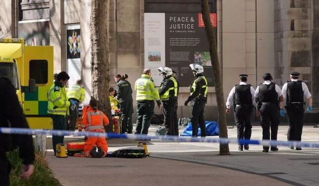 Φορτηγάκι έπεσε πάνω σε πεζούς – Νεκρή μία 20χρονη