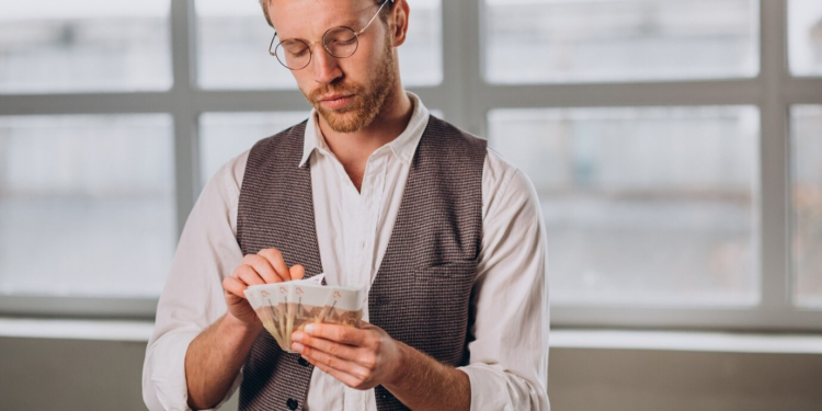 Τα 4 ζώδια που θα έχουν καλύτερη τύχη στα οικονομικά τους το δεύτερο μισό του 2025