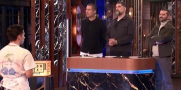 «Να σεβαστούμε λίγο αυτό που γίνεται εδώ μπροστά;»