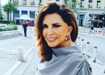 Μιμή Ντενίση: Υποδέχεται την άνοιξη στο μπαλκόνι της