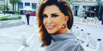 Μιμή Ντενίση: Υποδέχεται την άνοιξη στο μπαλκόνι της