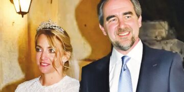 Στη δημοσιότητα οι φωτογραφίες με τα στέμματα που φόρεσαν στον γάμο τους