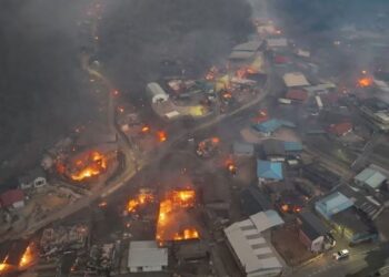 Μαίνονται οι φονικές πυρκαγιές – Τουλάχιστον 18 νεκροί και δεκάδες τραυματίες