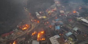 Μαίνονται οι φονικές πυρκαγιές – Τουλάχιστον 18 νεκροί και δεκάδες τραυματίες