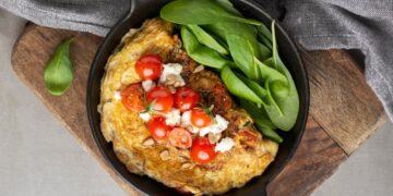 Φανταστική συνταγή για ομελέτα φούρνου με λαχανικά και φέτα