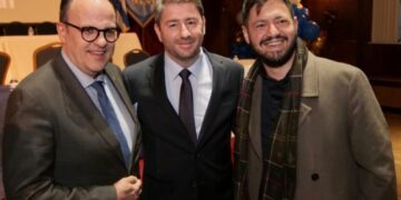 «Χρέος μας να μην υπάρχει παιδί που να μην έχει την ευκαιρία να μάθει την ελληνική γλώσσα σε όποια γωνιά του κόσμου κι αν μεγαλώνει»