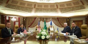 Ξεκίνησαν οι συνομιλίες ΗΠΑ – Ουκρανίας στην Τζέντα: Έτοιμο να κάνει τα πάντα για την επίτευξη ειρήνης, δηλώνει το Κίεβο