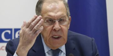 «Κάνουν τα πάντα για τη Ρωσία χωρίς τη Ρωσία»