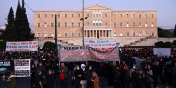 Κλειστοί δρόμοι λόγω συγκέντρωσης διαμαρτυρίας για τα Τέμπη