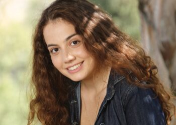 Η Άννα βρίσκεται στον ελαιώνα την ώρα που σπάνε τα νερά