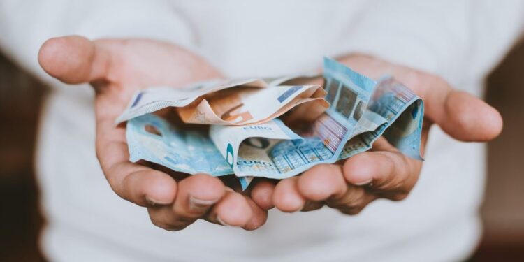 Συντάξεις Απριλίου: Πότε θα καταβληθούν