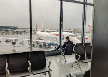 Αεροπορικό χάος στην Ευρώπη: 1.351 πτήσεις ακυρώνονται ή εκτρέπονται μετά το κλείσιμο του Χίθροου