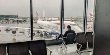 Αεροπορικό χάος στην Ευρώπη: 1.351 πτήσεις ακυρώνονται ή εκτρέπονται μετά το κλείσιμο του Χίθροου