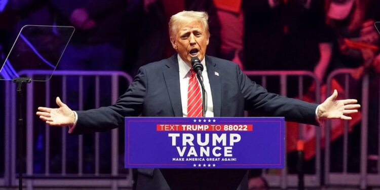 Δεν αποκλείει και τρίτη θητεία παρότι το απαγορεύει το Σύνταγμα των ΗΠΑ – «Δεν αστειεύομαι, υπάρχουν μέθοδοι»