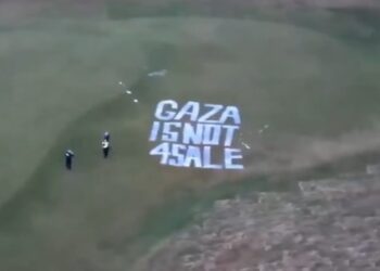 Παλαιστίνιοι ακτιβιστές βανδάλισαν γκολφ κλαμπ του Τραμπ με κόκκινες μπόγιες και συνθήματα