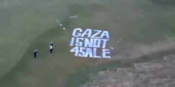 Παλαιστίνιοι ακτιβιστές βανδάλισαν γκολφ κλαμπ του Τραμπ με κόκκινες μπόγιες και συνθήματα