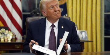 ΗΠΑ: Κορυφώνεται ο εμπορικός πόλεμος με την επικείμενη ανακοίνωση των «ανταποδοτικών» δασμών Τραμπ