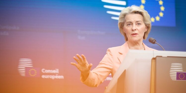 Ούρσουλα φον ντερ Λάιεν: Τα πάντα είναι στο τραπέζι για την αμυντική θωράκιση της Ευρώπης