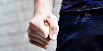 Βόλος: 37χρονος γρονθοκόπησε 21χρονη μέσα σε νυχτερινό μαγαζί