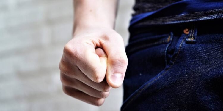 Βόλος: 37χρονος γρονθοκόπησε 21χρονη μέσα σε νυχτερινό μαγαζί