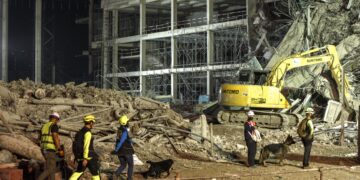 Κινεζική ομάδα διάσωσης στη Μιανμάρ μετά τον φονικό σεισμό 7,7 Ρίχτερ