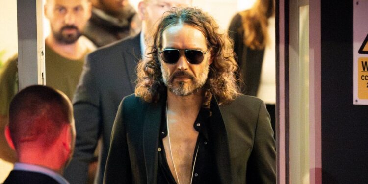 Ράσελ Μπραντ: «Ήμουν ανόητος, αλλά όχι βιαστής»