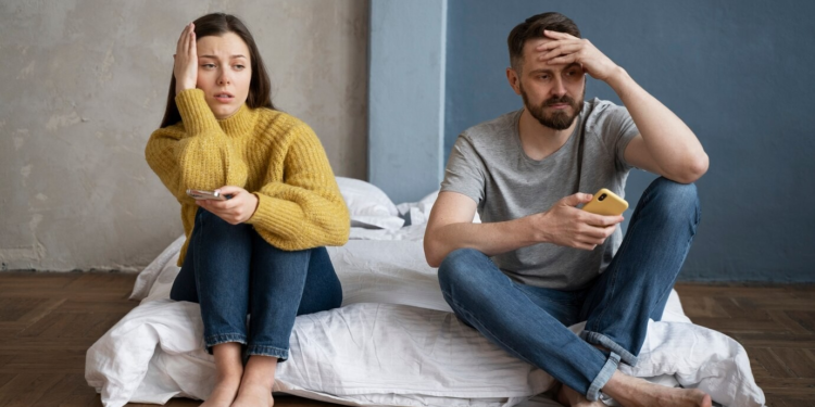 Οι 7 συμπεριφορές των ανθρώπων που μένουν σε δυστυχισμένες σχέσεις, επειδή ενδόμυχα πιστεύουν ότι δεν τους αξίζει κάτι καλύτερο