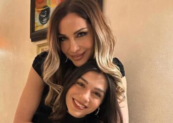 Η βραδινή έξοδος στη Δέσποινα Βανδή και το τραγούδι που της αφιέρωσε η μητέρα της