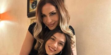 Η βραδινή έξοδος στη Δέσποινα Βανδή και το τραγούδι που της αφιέρωσε η μητέρα της