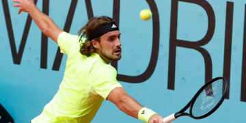 Πρόκριση με ανατροπή για Τσιτσιπά