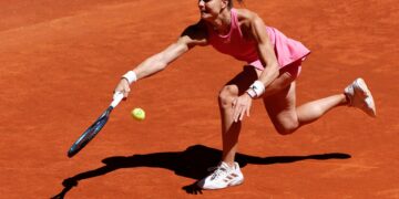 Η Σβιτόλινα απέκλεισε την Σάκκαρη