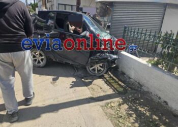 Τροχαίο στην Εύβοια: Αυτοκίνητο προσέκρουσε σε μάντρα – Απεγκλωβίστηκε μια τραυματίας