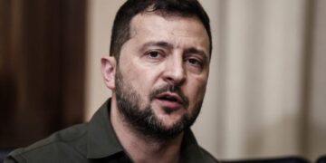 Προσκαλεί τον Ντόναλντ Τραμπ να πάει στην Ουκρανία να δει τις καταστροφές