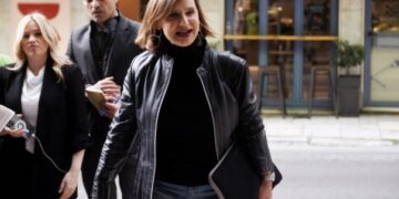 Αναστολή κομματικής ιδιότητας για 1 χρόνο επιβλήθηκε από την Επιτροπή Δεοντολογίας στην Κατερίνα Μπατζελή