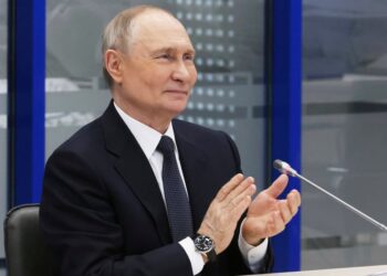 Ο Πούτιν ανακοίνωσε τετραήμερη κατάπαυση του πυρός στην Ουκρανία